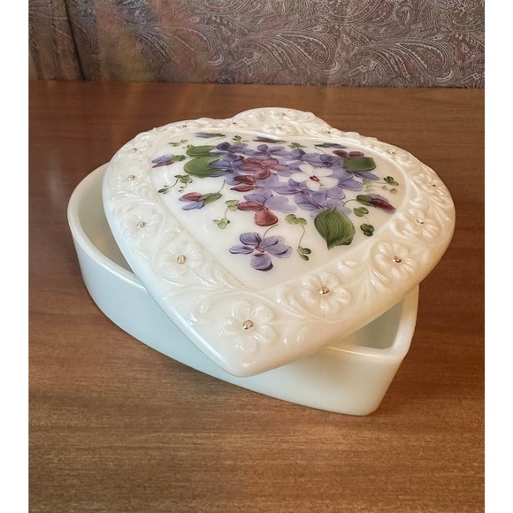 Vintage milkglass divided lidded heart shaped trinket dish hand-painted flowers - Picture 9 of 10